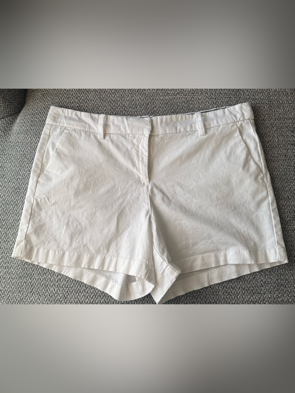 Like new - Nautica White 98% Cotton Stretch Chino Shorts Size 10 -